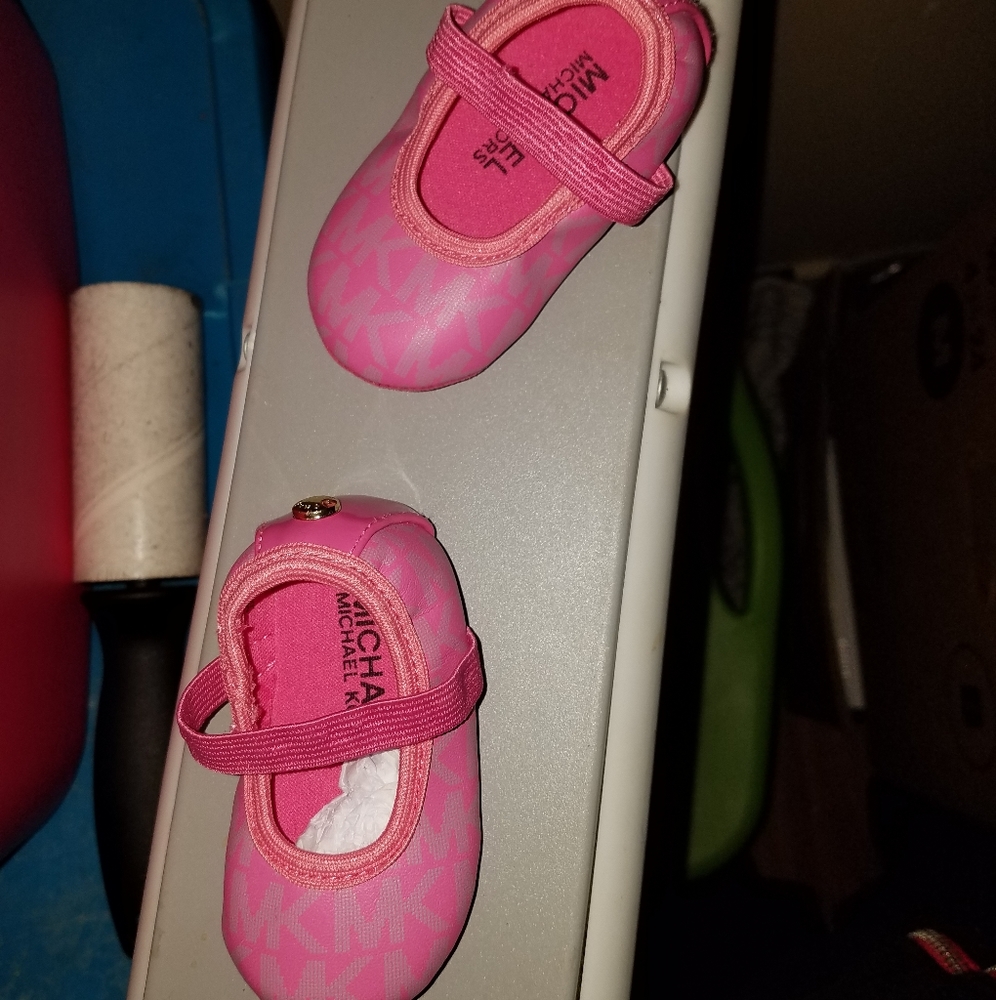 Michael kor slippers